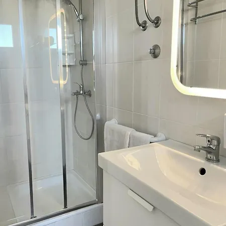 沃迪切麦伦公寓 * 沃迪切