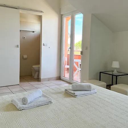 沃迪切麦伦公寓 公寓 *