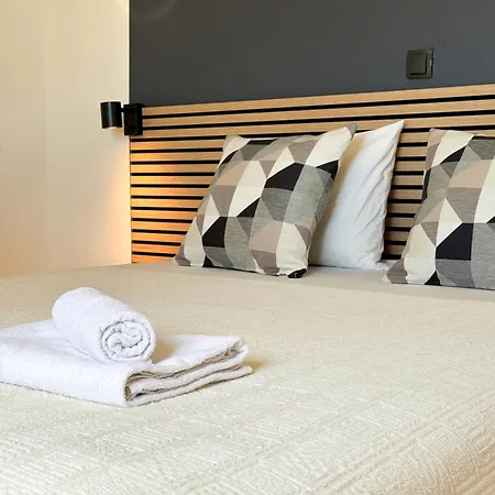 沃迪切麦伦公寓 *