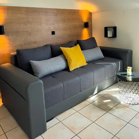 沃迪切麦伦公寓