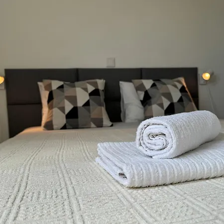 沃迪切麦伦公寓 公寓 *