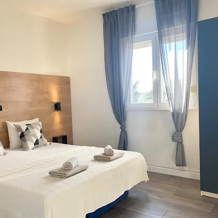 沃迪切麦伦公寓 *