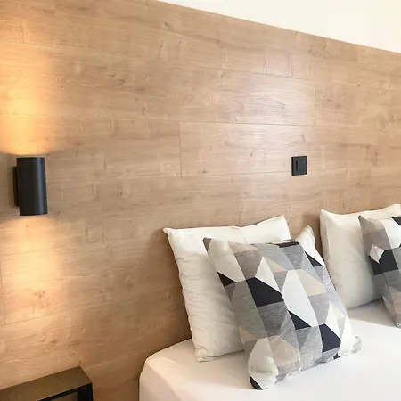 沃迪切麦伦公寓 公寓 *